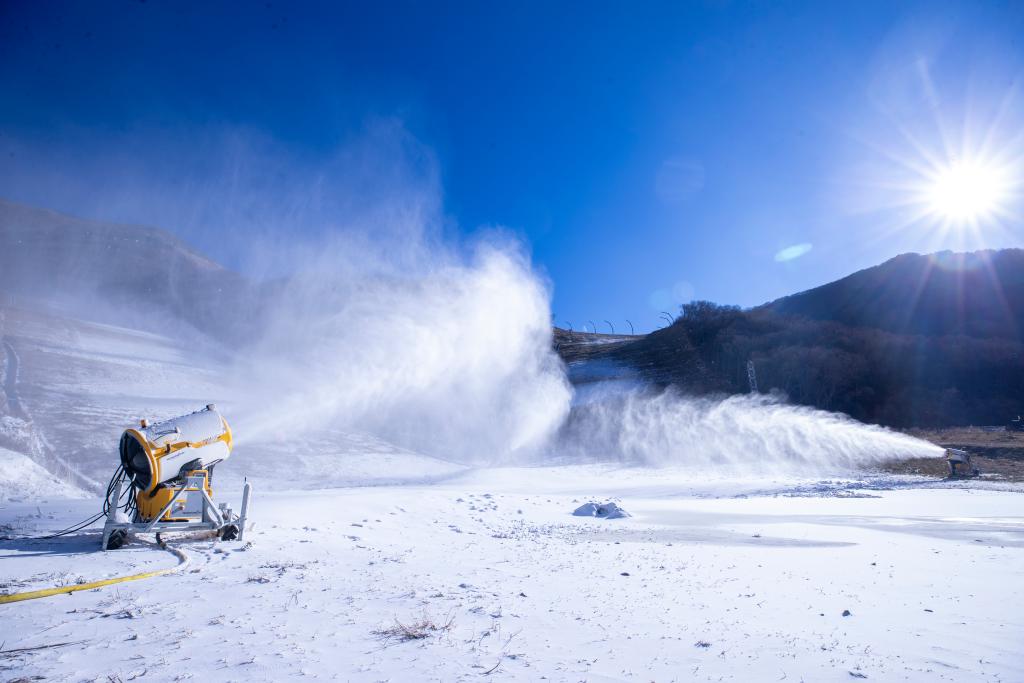 激发冰雪经济活力 “双奥之城”再迎“冰雪盛宴”