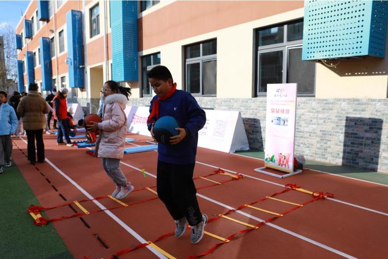 “奔跑吧·少年”2024年北京市青少年科学健身指导普及暨青少年体质促进趣味运动会举行