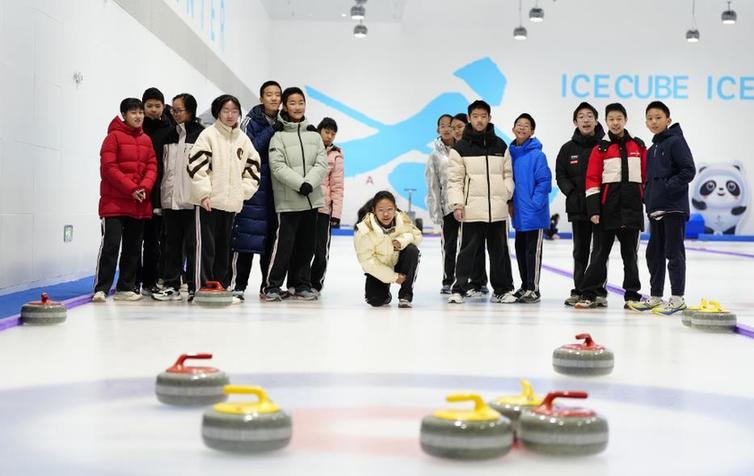 “双奥场馆”续写冰雪传奇，“冰雪向未来”青少年活动正式启动