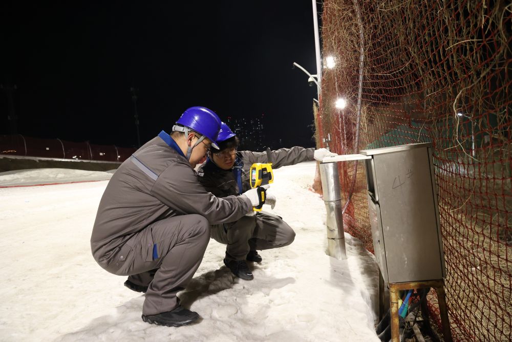 在城市中心，攒出一个露天滑雪场