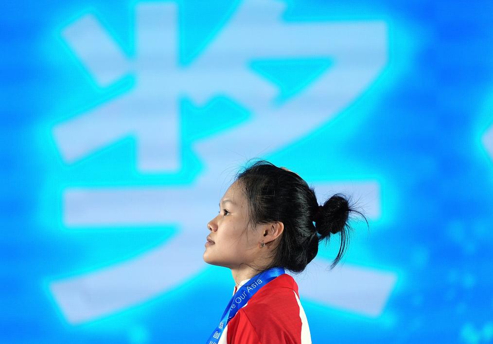 举重亚锦赛：赵金红包揽女子45公斤级三项冠军 打破抓举世界纪录