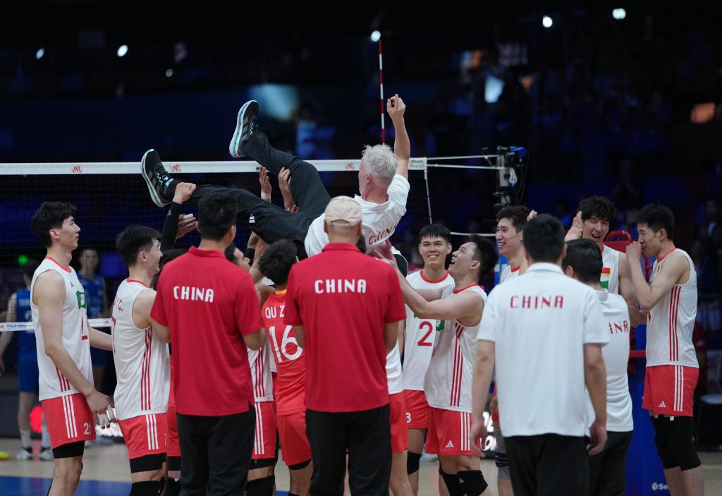 世界男排联赛：中国队3:0击败塞尔维亚队