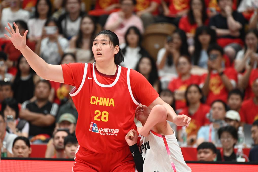“双塔”闪光 中国女篮热身赛击败日本队