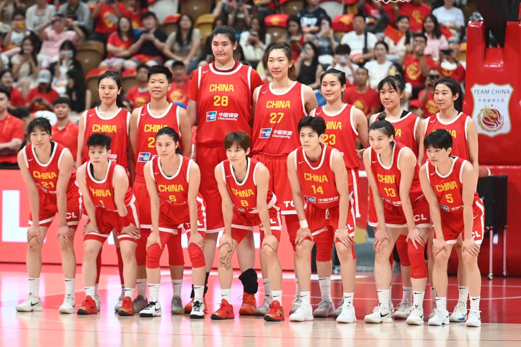 “双塔”闪光 中国女篮热身赛击败日本队
