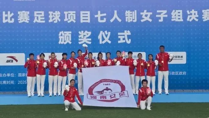 追光丨玫瑰不老 仍在绽放