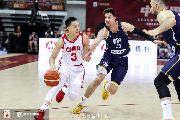 中国男篮热身赛大胜波黑队
