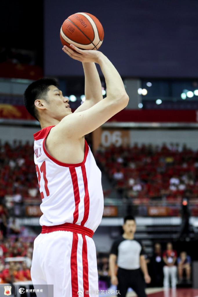 中国男篮热身赛大胜波黑队