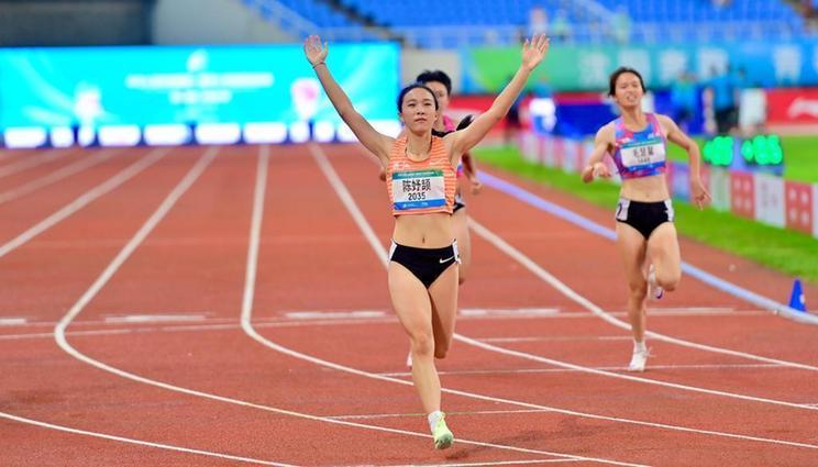 全国青少年田径运动会：陈妤颉平个人最佳夺女子百米金牌