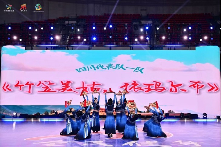 万村女性展风姿丨白雨：以舞为媒，点燃彝乡妇女健身热情