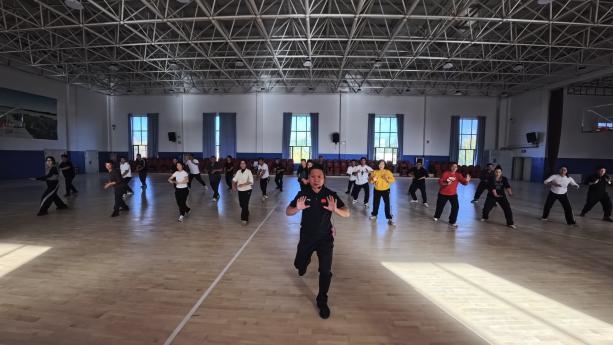 以太极为桥铸民族之魂 和田地区中华太极操校园推广取得新成效 以太极为桥铸民族之魂 和田地区中华太极操校园推广取得新成效