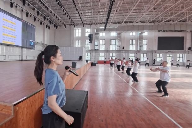 以太极为桥铸民族之魂 和田地区中华太极操校园推广取得新成效 以太极为桥铸民族之魂 和田地区中华太极操校园推广取得新成效