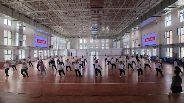 以太极为桥铸民族之魂 和田地区中华太极操校园推广取得新成效 以太极为桥铸民族之魂 和田地区中华太极操校园推广取得新成效