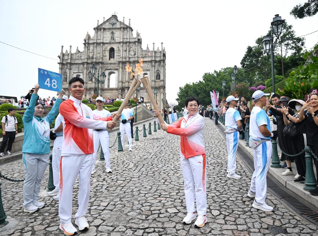 三地联动四城同传 全运会历史首次跨境火炬传递举行