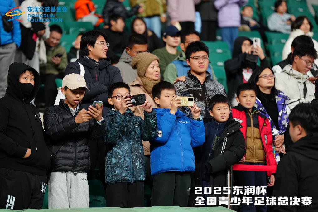 这一夜，工体的主角是一群高中生