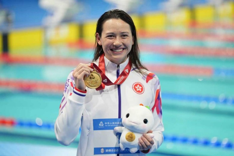 十五运会丨何诗蓓夺香港队全运会游泳首金:希望激励更多年轻人追逐体育梦想 十五运会丨何诗蓓夺香港队全运会游泳首金:希望激励更多年轻人追逐体育梦想