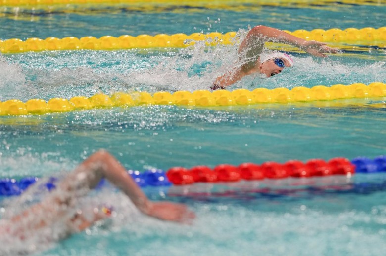 十五运会丨何诗蓓夺香港队全运会游泳首金:希望激励更多年轻人追逐体育梦想 十五运会丨何诗蓓夺香港队全运会游泳首金:希望激励更多年轻人追逐体育梦想