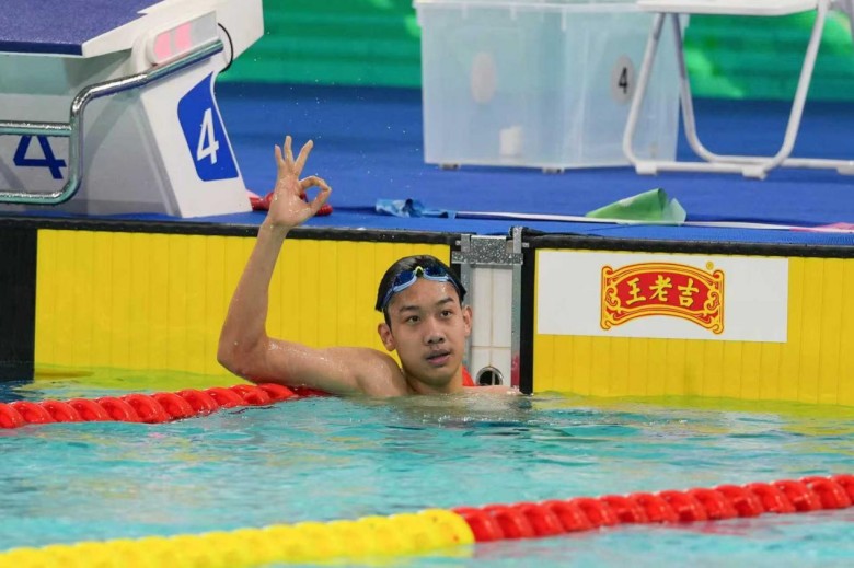 十五运会丨张展硕勇夺三金:挑战自我,游向巅峰 十五运会丨张展硕勇夺三金:挑战自我,游向巅峰