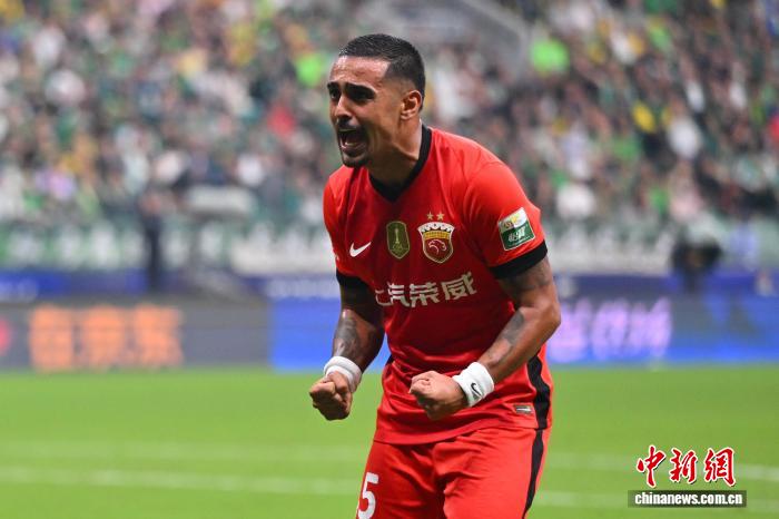 2025赛季中超联赛综述：争冠格局生变 小将崭露头角