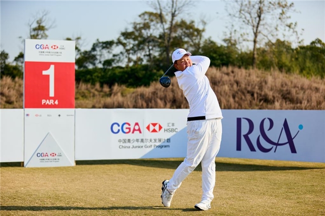 汇丰青少年公开赛 李政达崔景涵捧起男女A组冠军奖杯 汇丰青少年公开赛 李政达崔景涵捧起男女A组冠军奖杯