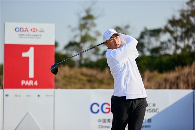 汇丰青少年公开赛 李政达崔景涵捧起男女A组冠军奖杯 汇丰青少年公开赛 李政达崔景涵捧起男女A组冠军奖杯