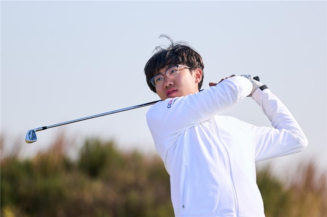 汇丰青少年公开赛 李政达崔景涵捧起男女A组冠军奖杯 汇丰青少年公开赛 李政达崔景涵捧起男女A组冠军奖杯