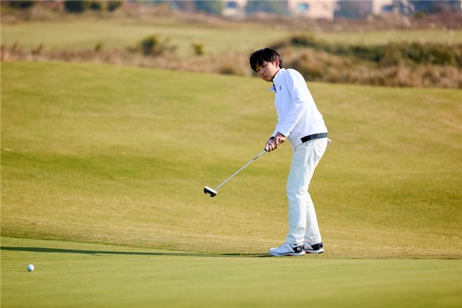 汇丰青少年公开赛 李政达崔景涵捧起男女A组冠军奖杯