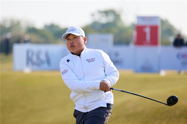 汇丰青少年公开赛 李政达崔景涵捧起男女A组冠军奖杯 汇丰青少年公开赛 李政达崔景涵捧起男女A组冠军奖杯