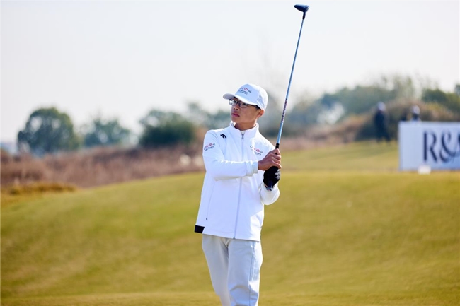 汇丰青少年公开赛 李政达崔景涵捧起男女A组冠军奖杯 汇丰青少年公开赛 李政达崔景涵捧起男女A组冠军奖杯