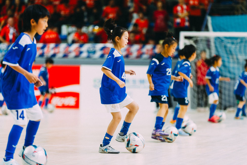 五十多岁的老体育馆因足球重生