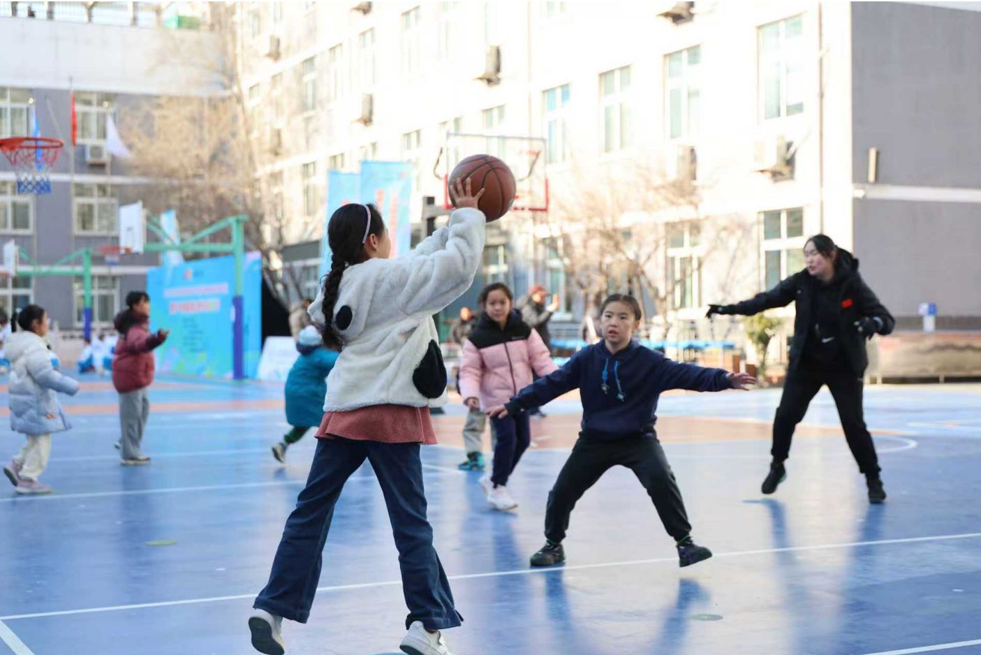 奔跑吧·少年！2025年北京市青少年趣味运动会燃动校园