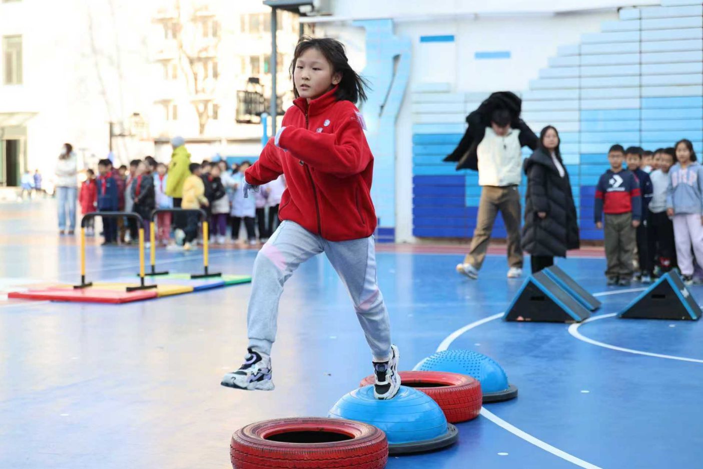 奔跑吧·少年！2025年北京市青少年趣味运动会燃动校园