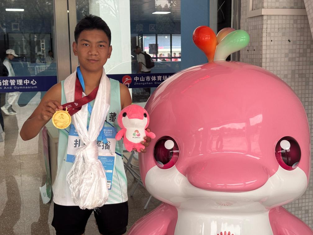 领奖台上的哈达 从高原飘来