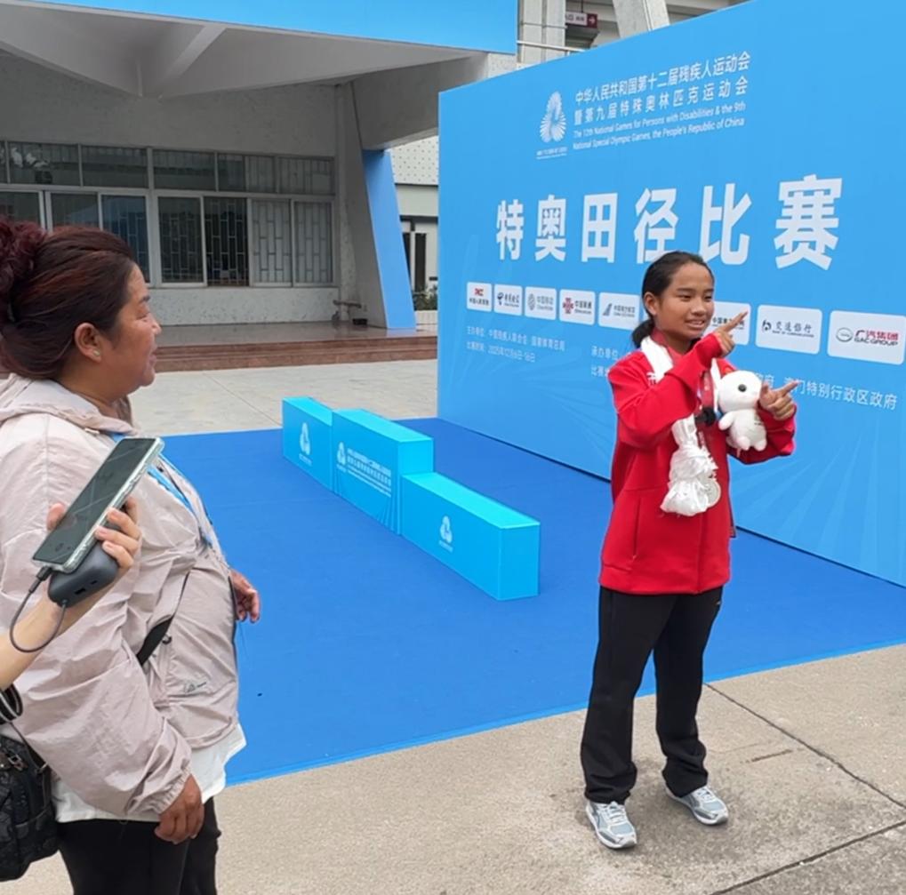 领奖台上的哈达 从高原飘来