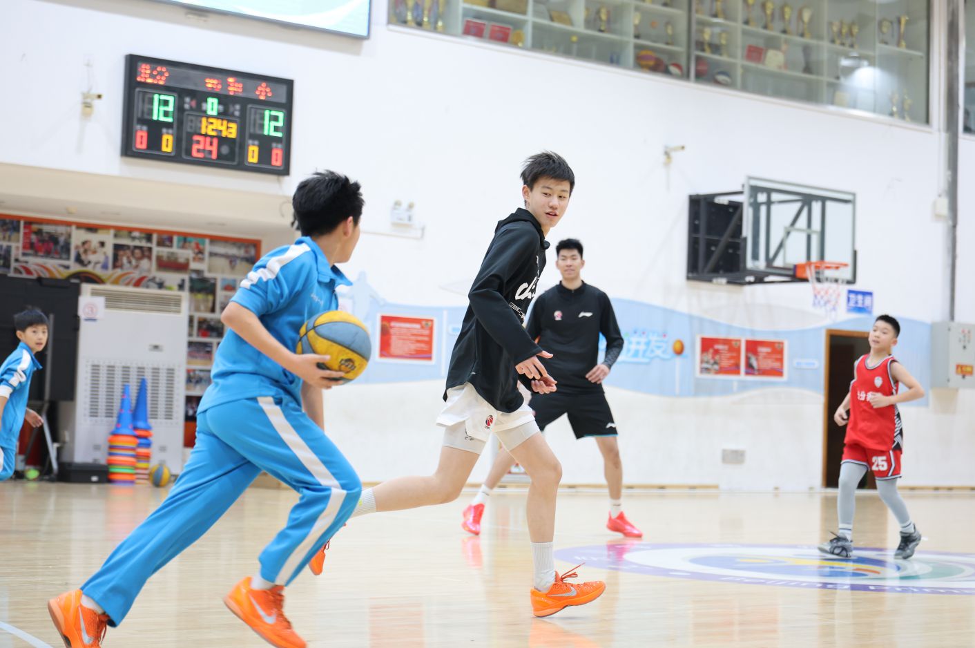 科学健身进校园! 科学健身进校园!