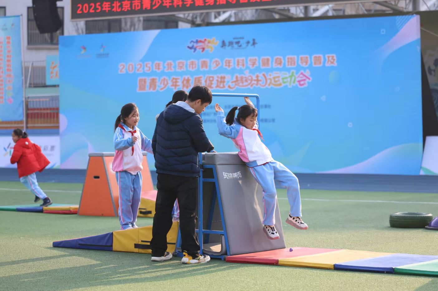 科学健身进校园! 科学健身进校园!