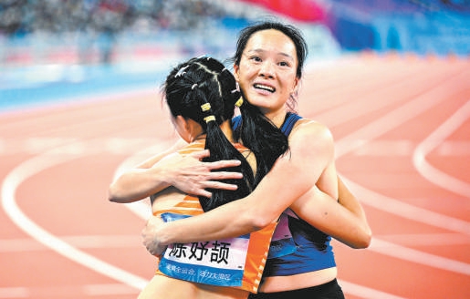 中国田径接力棒丝滑传递