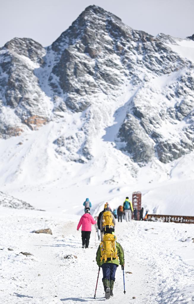 “热”涌岗什卡