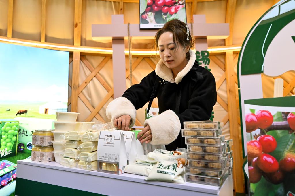 冬日草原上的赛马盛会