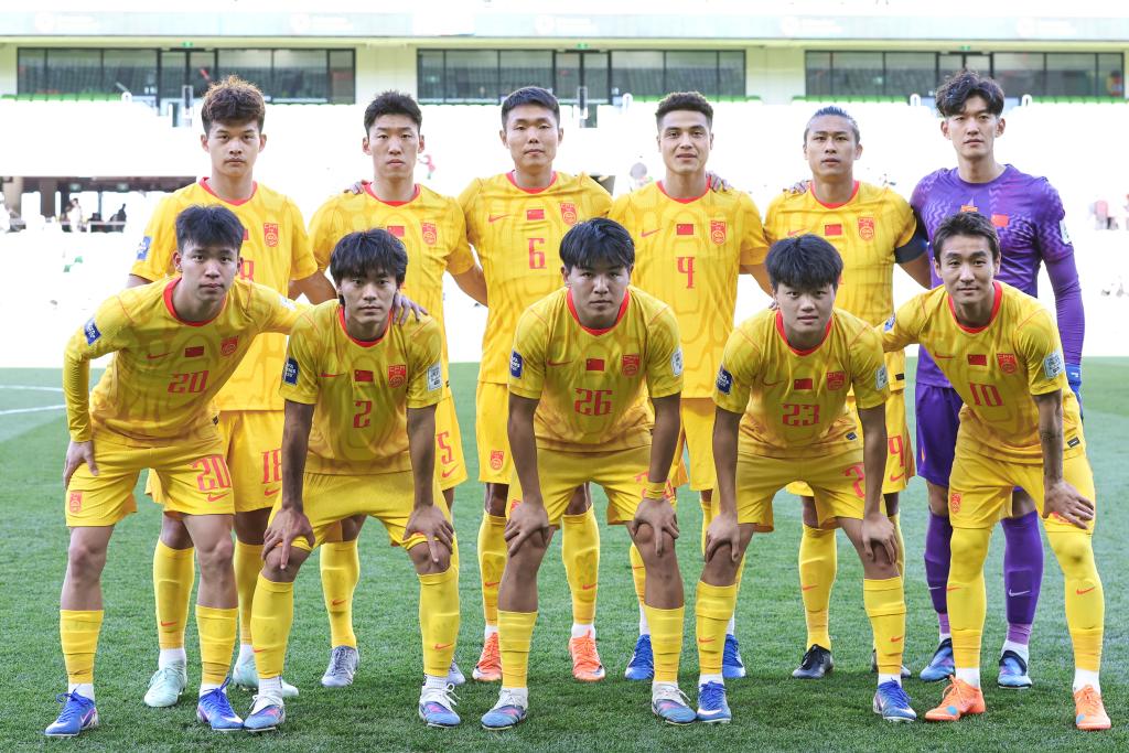 中国男足0:2不敌喀麦隆队