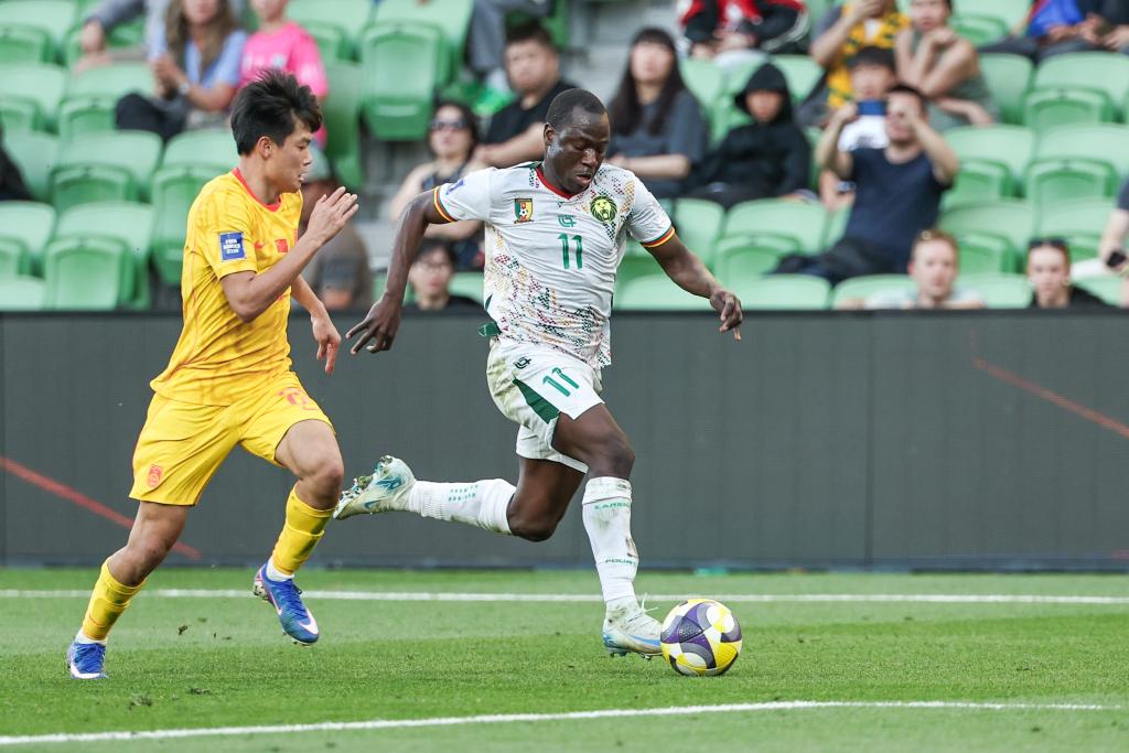 中国男足0:2不敌喀麦隆队