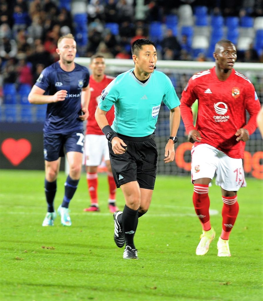 追光丨马宁执裁世界杯,国外网友和媒体怎么说?