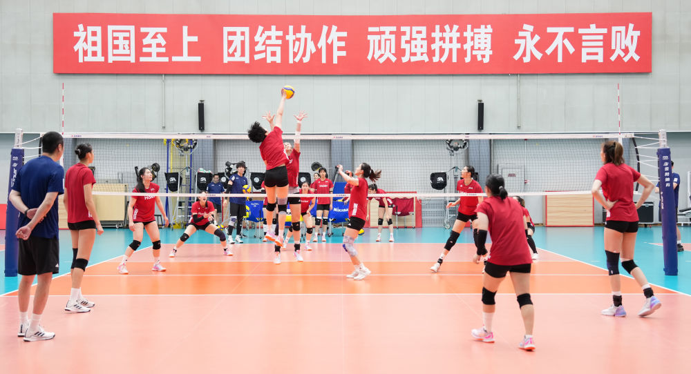 备战亚锦赛 中国女排目标直通洛杉矶