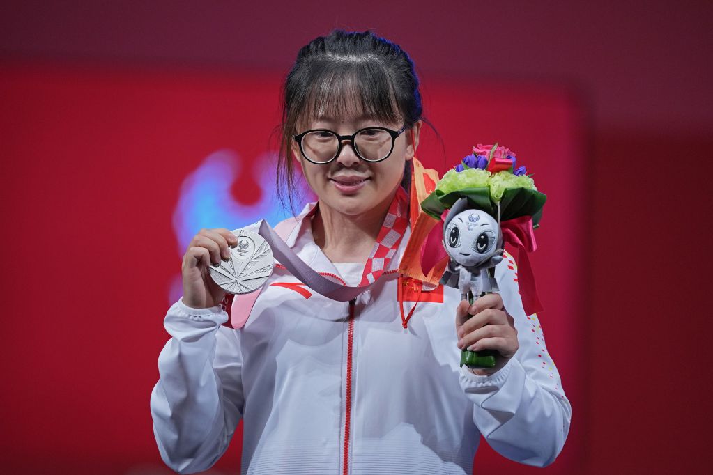 杠铃在手 举起人生——记亚残运会中国体育代表团首金获得者崔哲