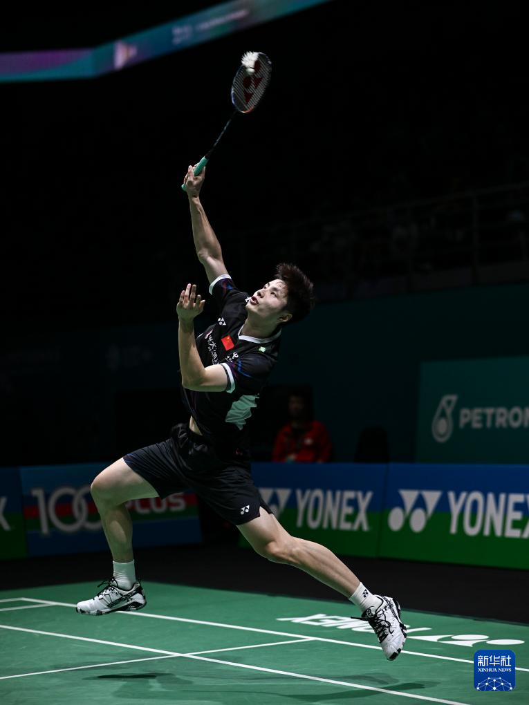 羽毛球——马来西亚公开赛：石宇奇获男单亚军