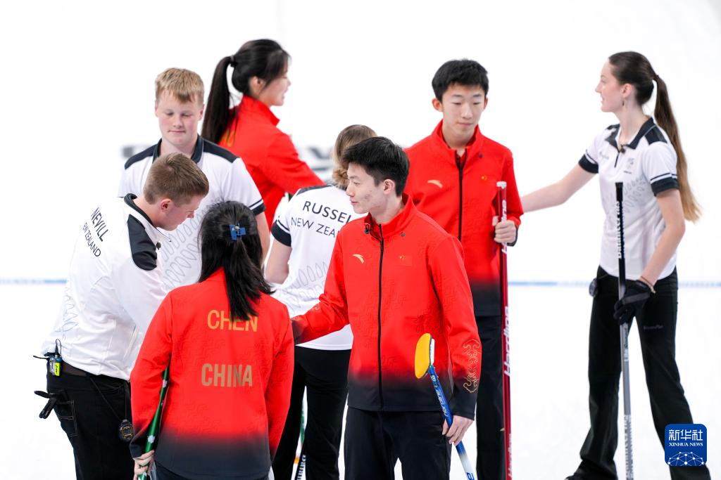 冬青奥会｜冰壶——混合团体循环赛：中国胜新西兰