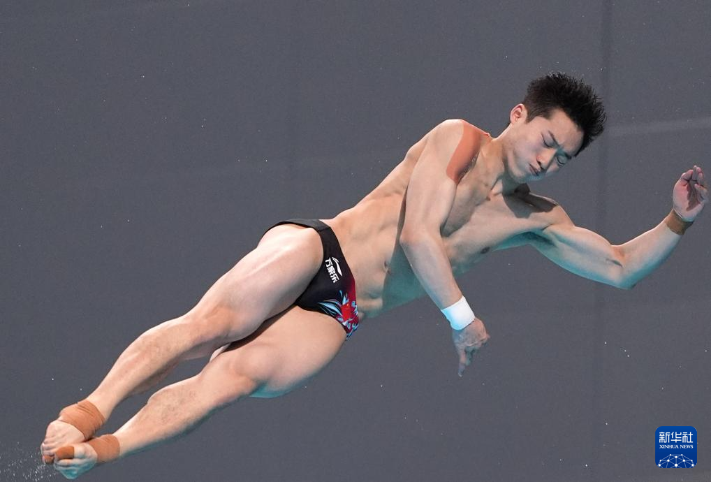 跳水世界杯总决赛：王宗源男子三米板夺冠