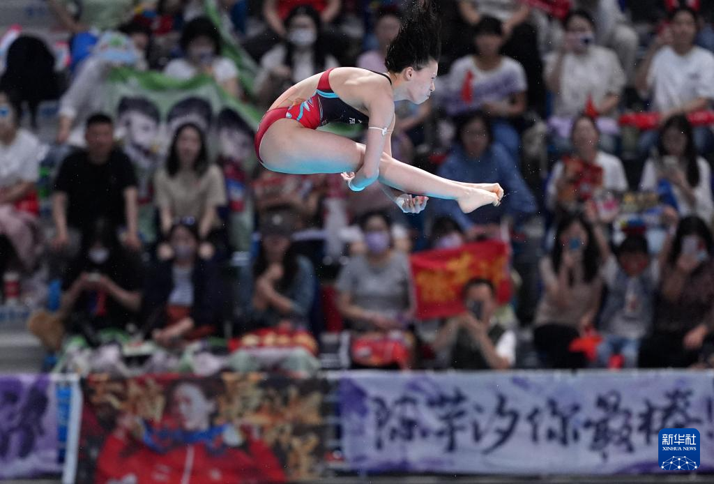 跳水世界杯总决赛：陈芋汐、全红婵包揽女子10米台冠亚军