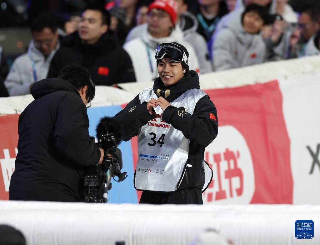 单板滑雪——大跳台世界杯：男子组决赛赛况