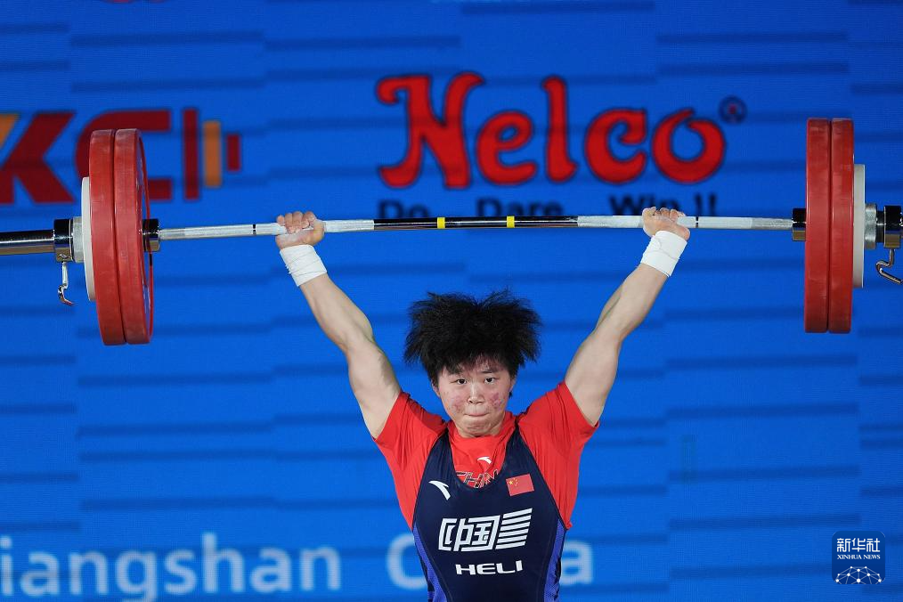 举重亚锦赛：李霜获女子64公斤级抓举、挺举、总成绩三项冠军