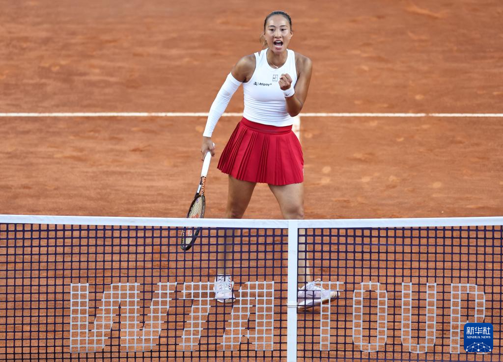 网球——WTA1000罗马站：郑钦文晋级16强